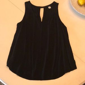 Woman’s sleeveless 100% Rayon top
